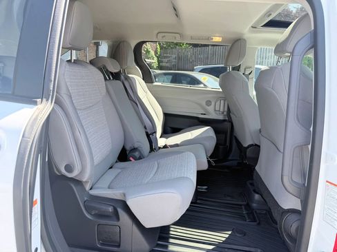 Used 2024 Toyota Sienna LE w/ LE Plus Package AWD/4WD image 21