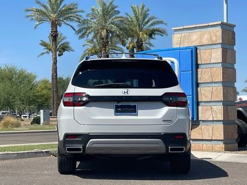 Certified 2025 Honda Pilot Touring image 6