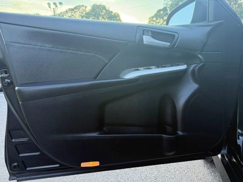 Used 2013 Toyota Camry SE w/ Leather Pkg FWD image 15