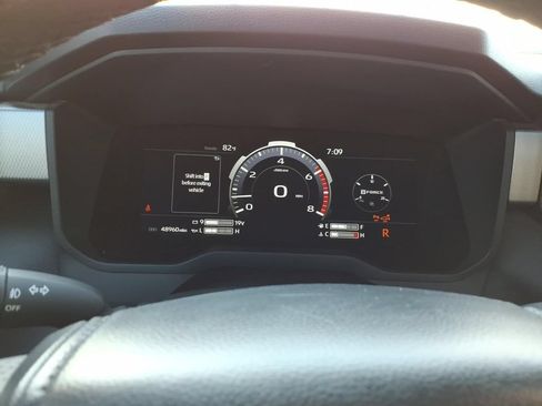 Used 2025 Toyota Tundra Limited AWD/4WD image 18