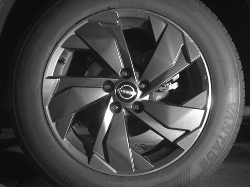 Used 2025 Nissan Rogue SV FWD image 14