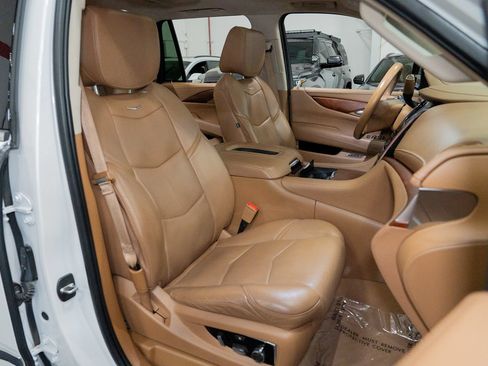 Used 2016 Cadillac Escalade Platinum AWD/4WD image 36