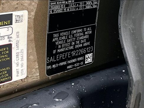 Used 2024 Land Rover Defender 110 SE image 32