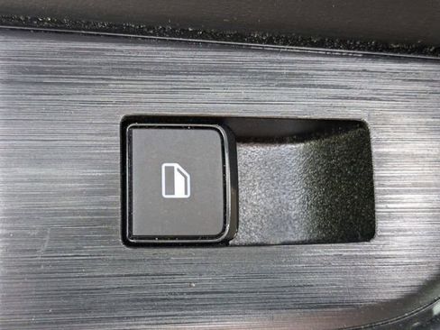 Used 2025 Nissan Rogue SV AWD/4WD image 25