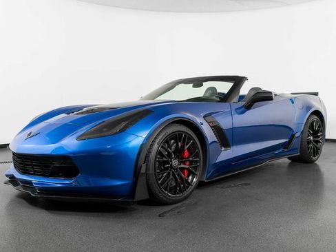 Used 2015 Chevrolet Corvette Z06 w/ 3LZ Preferred Equipment Group image 4