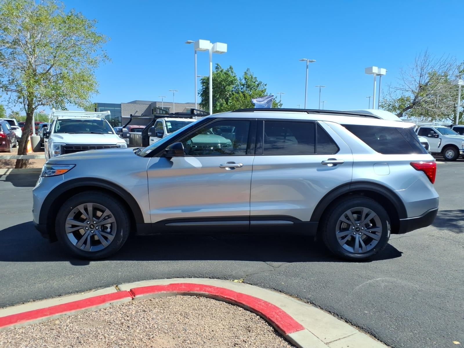 Certified 2024 Ford Explorer XLT w/ Equipment Group 202A RWD image 7