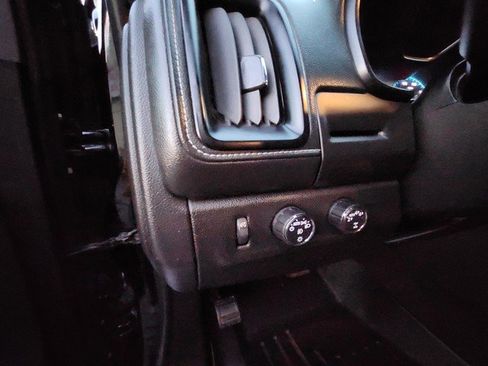 Used 2018 GMC Canyon Denali image 11