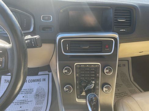 Used 2014 Volvo S60 T5 image 32