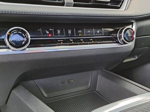 Used 2025 Chevrolet Equinox LT w/ Safety and Technology Package image 16