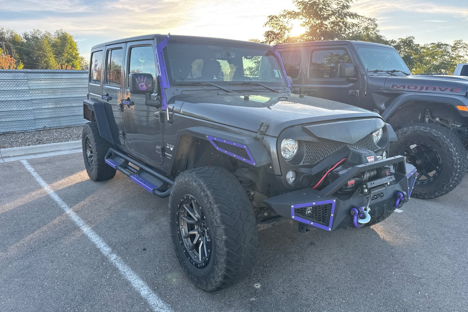 Used 2018 Jeep Wrangler Unlimited Sahara w/ Connectivity Group AWD/4WD image 2