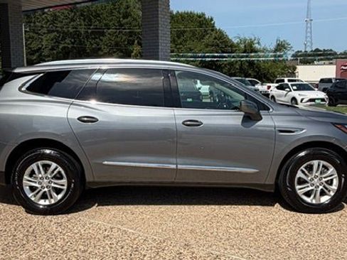 Used 2019 Buick Enclave Essence FWD image 2