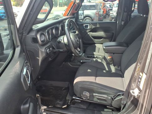 Used 2023 Jeep Wrangler Unlimited Sport AWD/4WD image 9