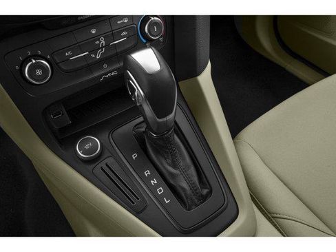 Used 2018 Ford Focus SEL w/ Cold Weather Package FWD image 8