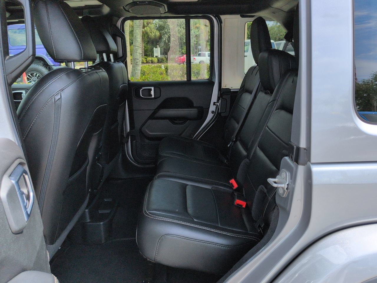 Used 2021 Jeep Wrangler Unlimited Sahara AWD/4WD image 14