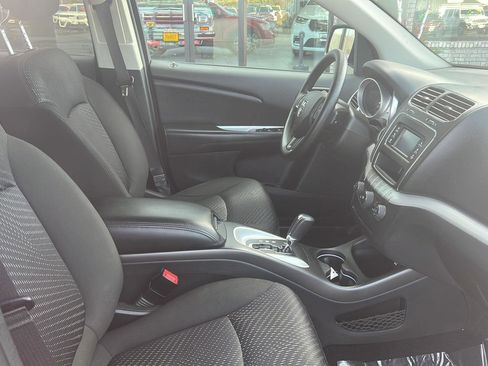 Used 2019 Dodge Journey SE image 14