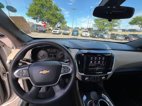 Used 2022 Chevrolet Traverse LS AWD/4WD image 37