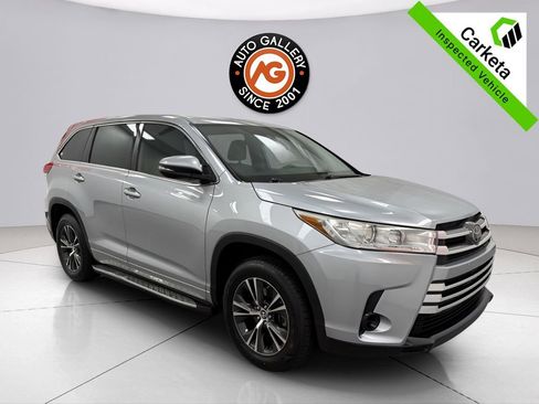 Used 2018 Toyota Highlander LE image 1