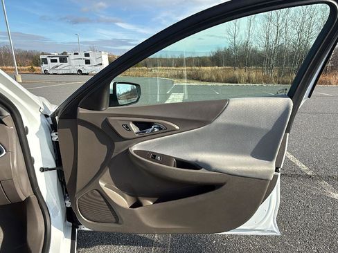 Used 2024 Chevrolet Malibu LT image 17