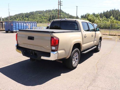 Used 2019 Toyota Tacoma SR5 AWD/4WD image 5