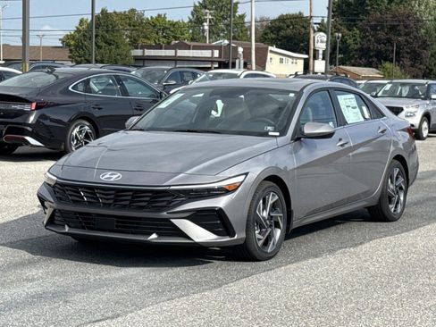 New 2025 Hyundai Elantra Limited image 16