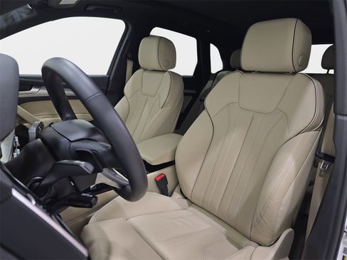 Certified 2025 Audi Q5 2.0T Premium w/ Convenience Plus Package image 15