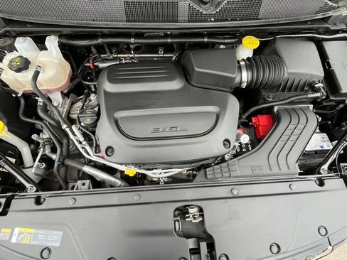 Used 2025 Chrysler Pacifica Select FWD image 30