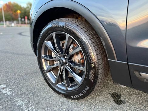 Used 2017 Ford Explorer XLT image 21