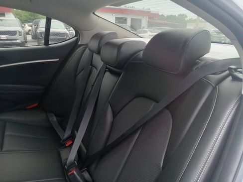 Used 2021 Genesis G70 2.0T image 15