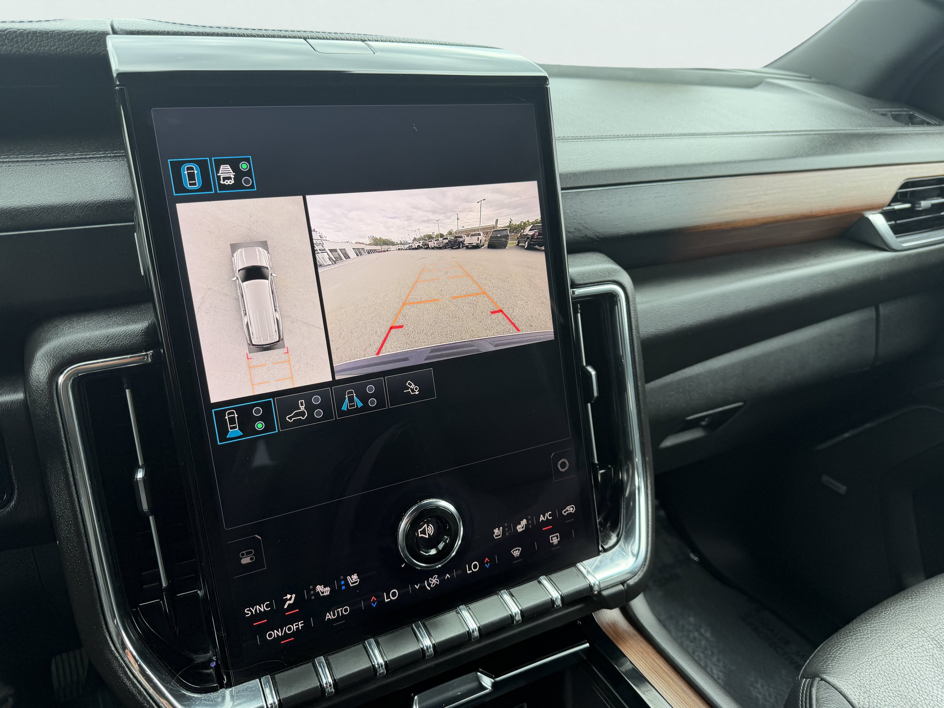 Used 2025 GMC Yukon XL Denali AWD/4WD image 19