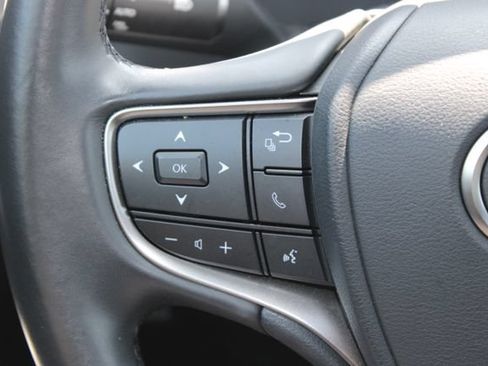 Certified 2025 Lexus UX 300h FWD image 18