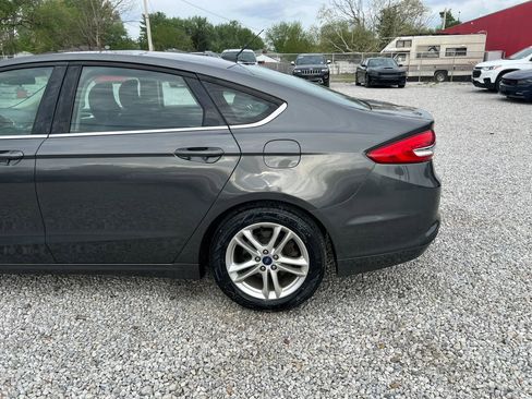 Used 2018 Ford Fusion SE FWD image 5