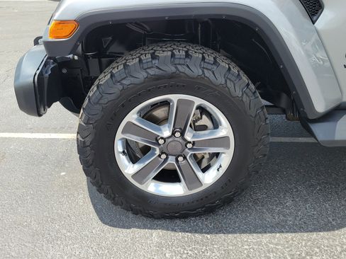 Used 2018 Jeep Wrangler Unlimited Sahara image 5