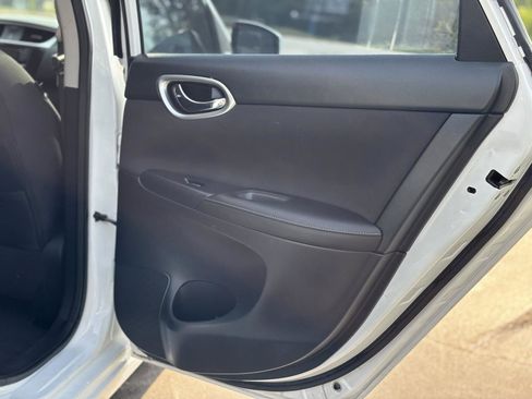 Used 2017 Nissan Sentra SV FWD image 33