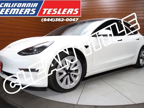 Used 2023 Tesla Model 3 Standard Range image 1