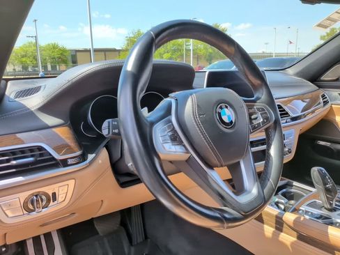 Used 2018 BMW 740e xDrive AWD/4WD image 31