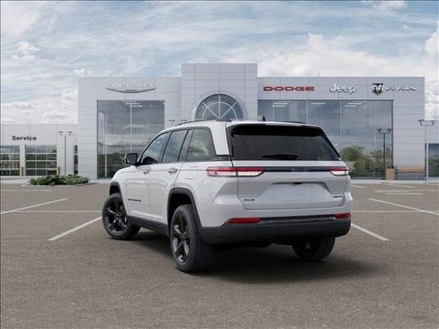 New 2025 Jeep Grand Cherokee Limited w/ Black Appearance Package image 3