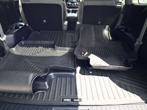 Used 2022 Toyota Highlander XLE AWD/4WD image 27