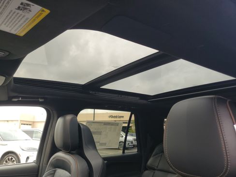 New 2026 Lincoln Navigator L Black Label AWD/4WD image 11