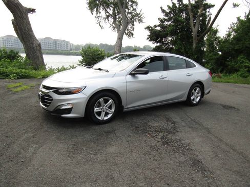 Used 2020 Chevrolet Malibu LS FWD image 2
