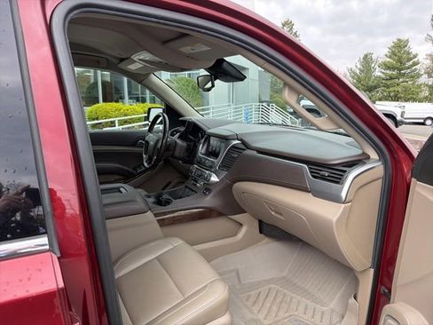 Used 2019 Chevrolet Tahoe LT w/ Luxury Package AWD/4WD image 10