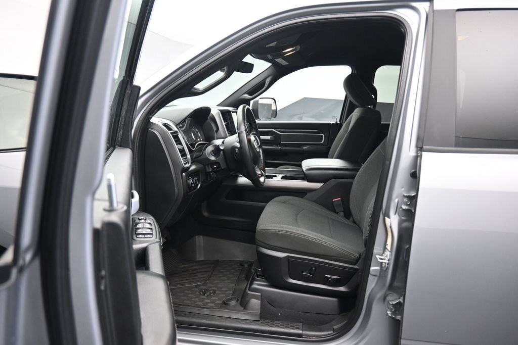 Used 2020 RAM 2500 Big Horn w/ Level 2 Equipment Group AWD/4WD image 11
