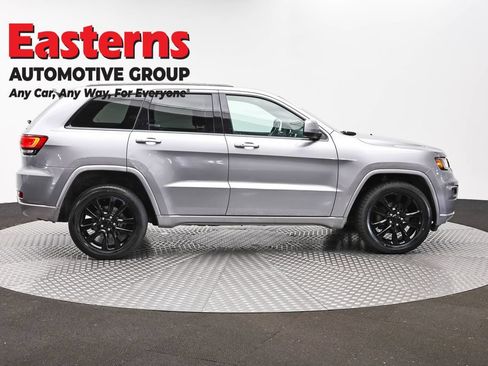 Used 2017 Jeep Grand Cherokee Altitude AWD/4WD image 4