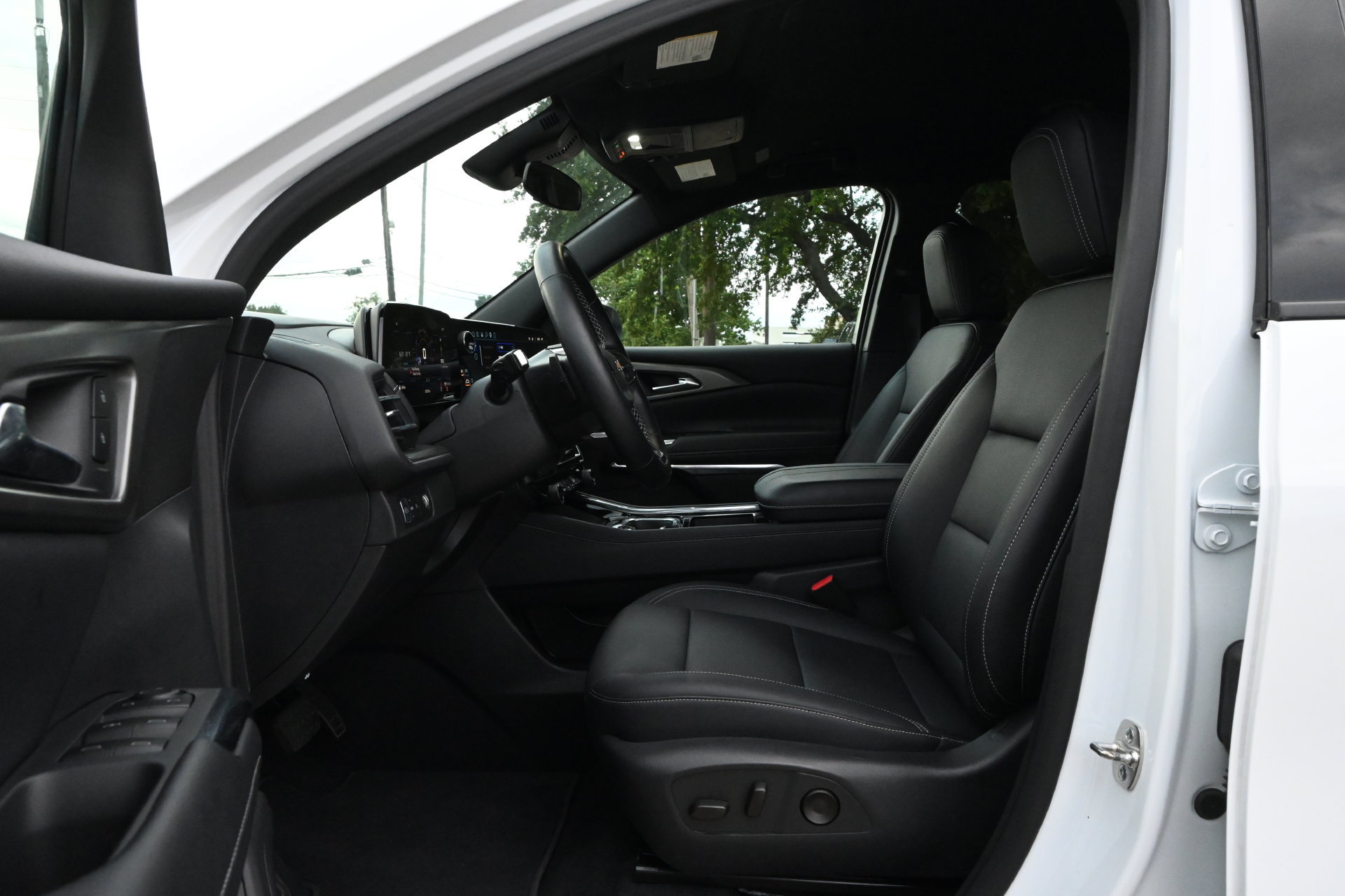 Used 2026 Chevrolet Traverse LT FWD image 18