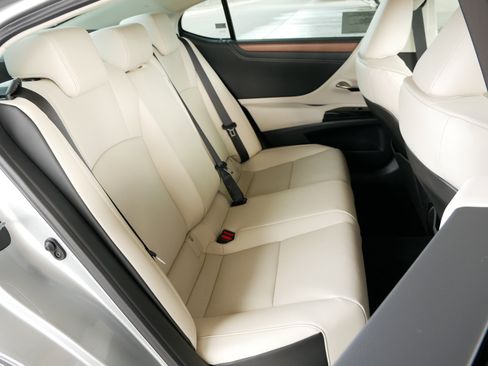 New 2025 Lexus ES 350 w/ Premium Package image 8