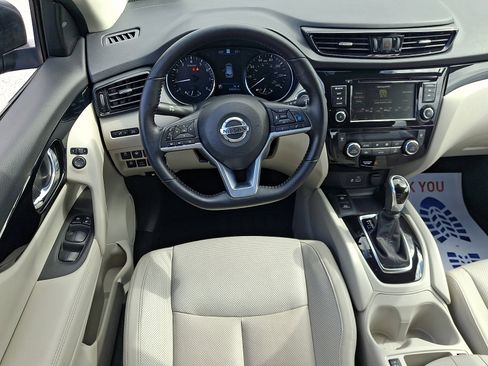 Certified 2022 Nissan Rogue Sport SL AWD/4WD image 2