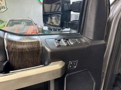 Used 2021 Ford F250 Lariat w/ Lariat Ultimate Package image 23