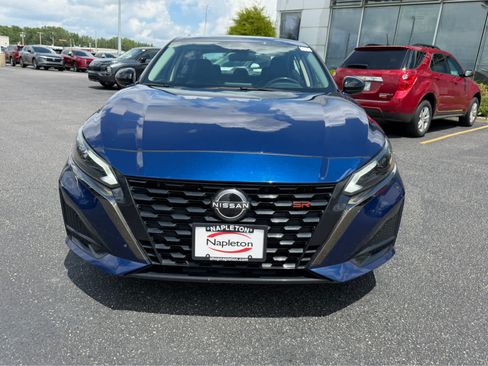 Used 2024 Nissan Altima 2.5 SR FWD image 2