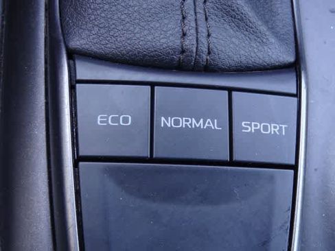 Used 2024 Toyota Camry SE FWD image 32