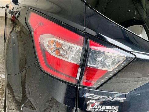 Used 2018 Ford Escape SE w/ SE SYNC Package image 23