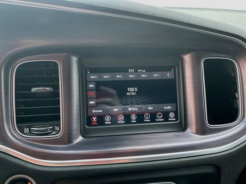 Used 2018 Dodge Charger SXT RWD image 14